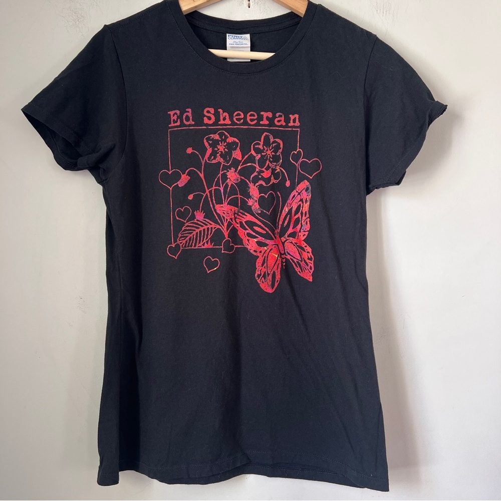 Ed Sheeran Concert Tshirt Red and Black Graphic Short Sleeve Hearts & Butterflie